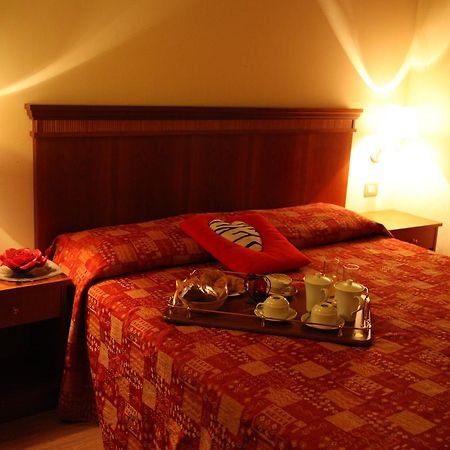Hotel Il Borghetto Bariano Bagian luar foto