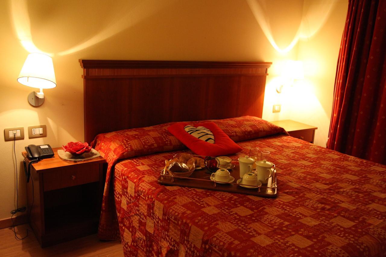 Hotel Il Borghetto Bariano Bagian luar foto
