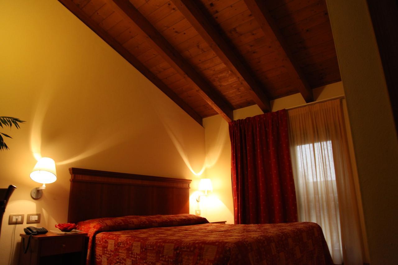Hotel Il Borghetto Bariano Bagian luar foto