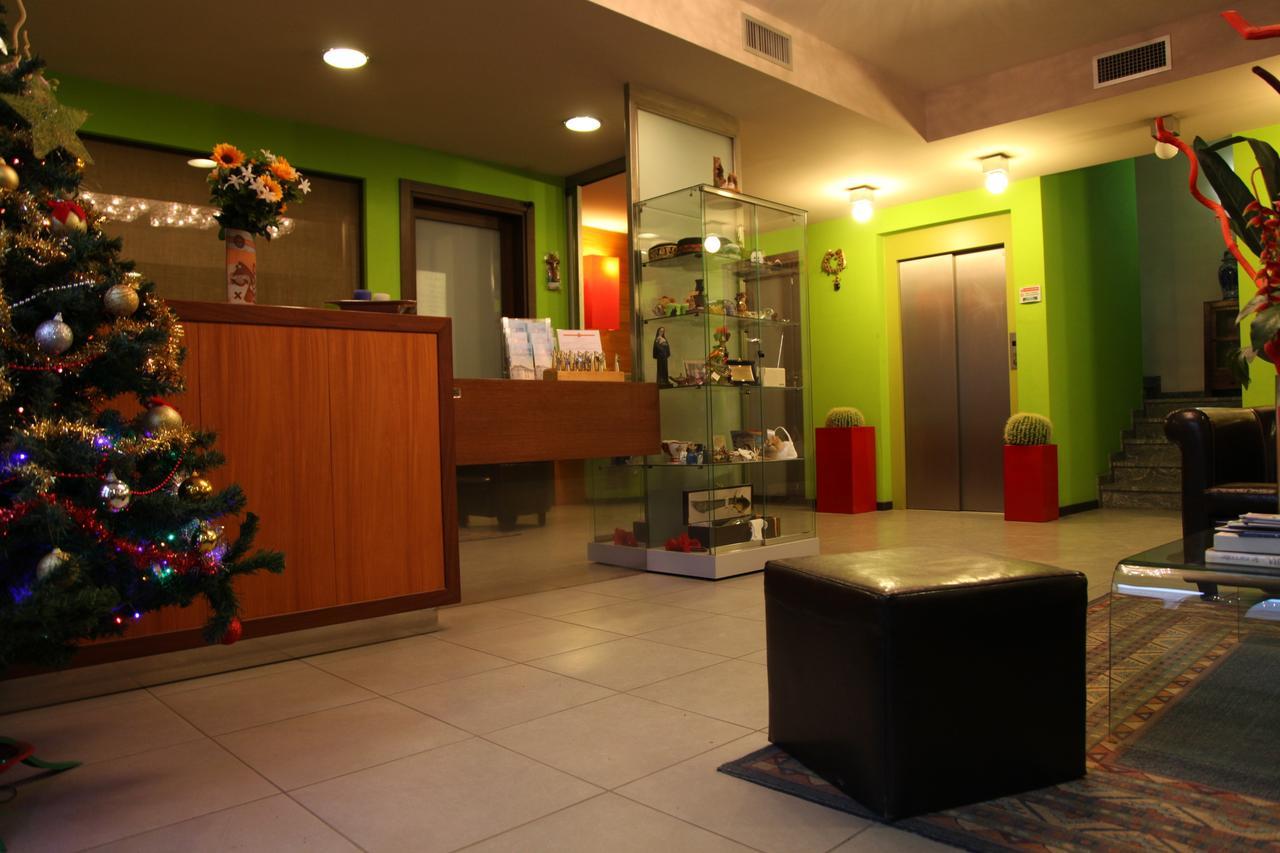 Hotel Il Borghetto Bariano Bagian luar foto