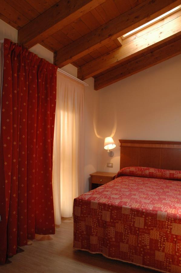 Hotel Il Borghetto Bariano Bagian luar foto