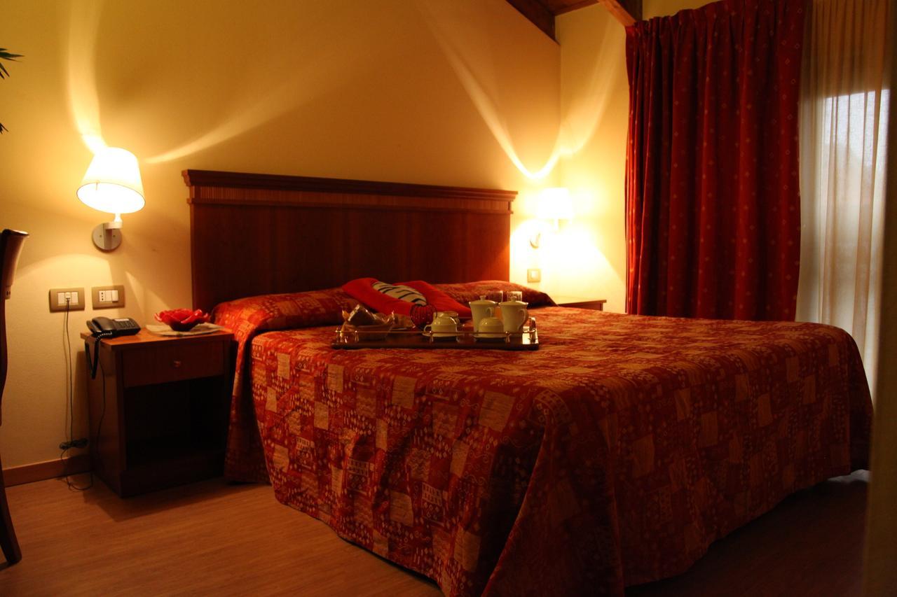 Hotel Il Borghetto Bariano Bagian luar foto