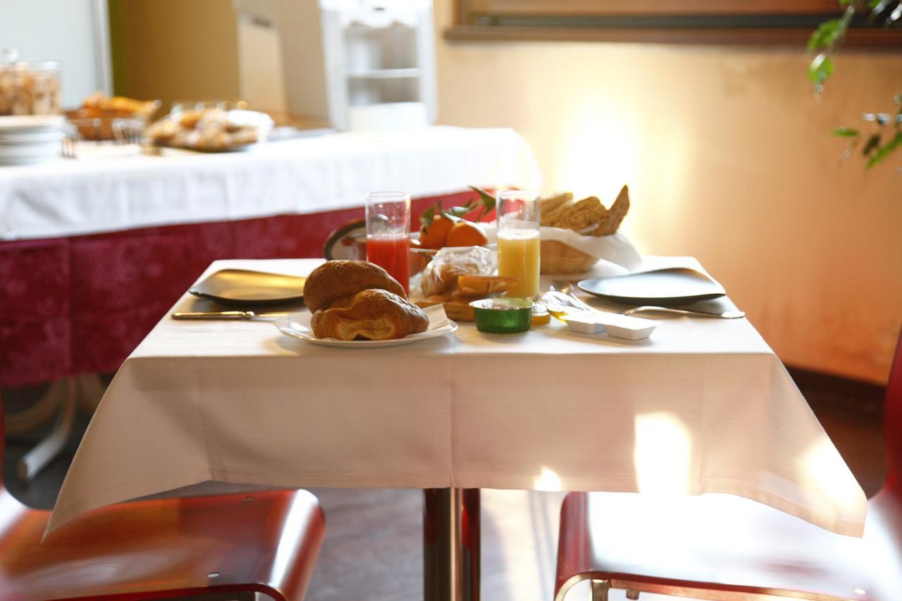 Hotel Il Borghetto Bariano Bagian luar foto