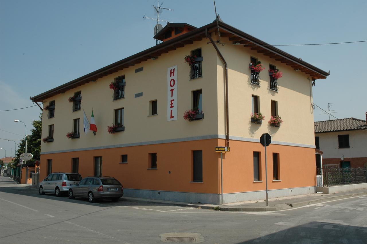 Hotel Il Borghetto Bariano Bagian luar foto