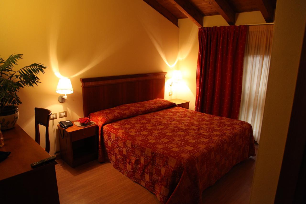 Hotel Il Borghetto Bariano Bagian luar foto