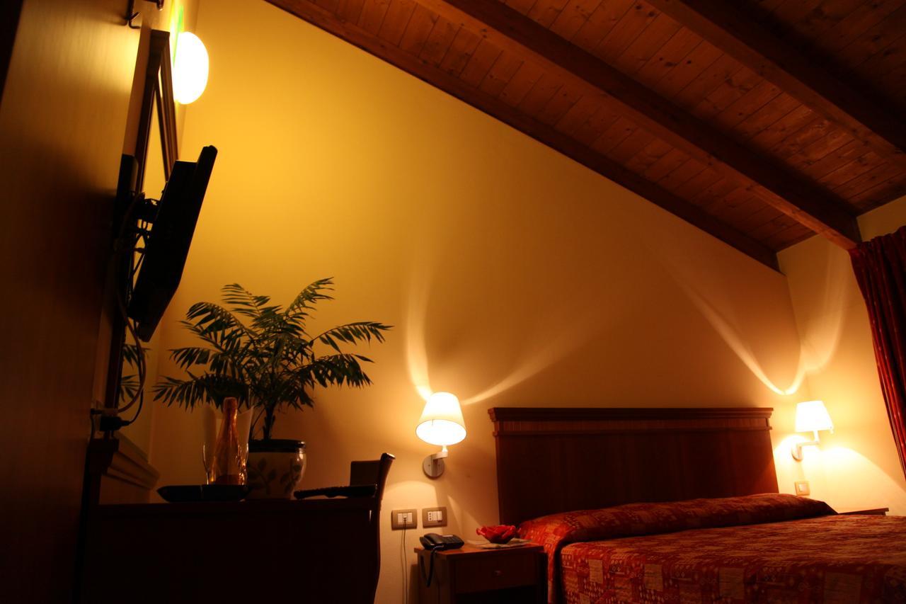 Hotel Il Borghetto Bariano Bagian luar foto